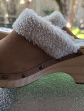 Cozy Shearling-Trim Clog - Cream and Tan